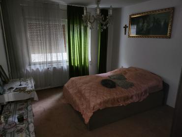 Kuća 218m² sa pomoćnim objektima u mirnom mjestu nadomak Zlatara