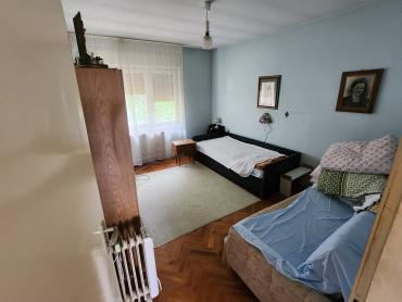 Kuća 218m² sa pomoćnim objektima u mirnom mjestu nadomak Zlatara