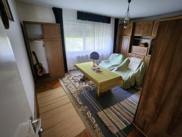 Kuća 218m² sa pomoćnim objektima u mirnom mjestu nadomak Zlatara