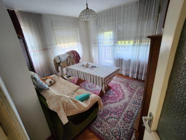 Kuća 218m² sa pomoćnim objektima u mirnom mjestu nadomak Zlatara