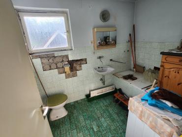 Kuća 218m² sa pomoćnim objektima u mirnom mjestu nadomak Zlatara
