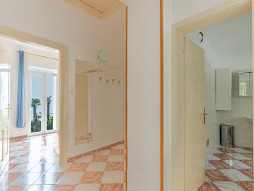 Opatija , samostojeća kuća s okućnicom