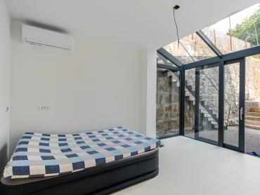 Opatija , samostojeća kuća s okućnicom