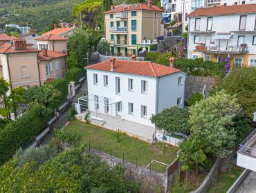 Opatija , samostojeća kuća s okućnicom