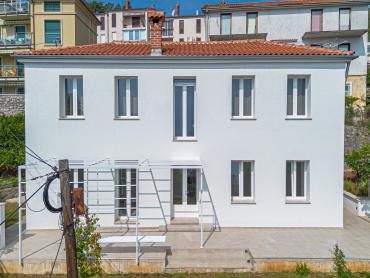 Opatija , samostojeća kuća s okućnicom