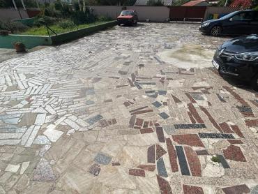 Prilika!! Veliko Građevinsko Zemljište s Kućom - Pula