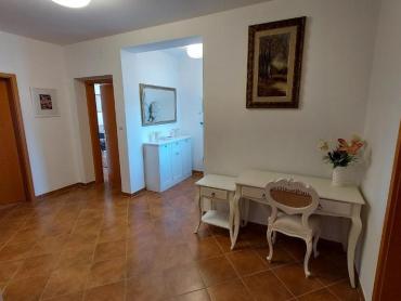 ISTRA PJEŠČANA UVALA / KUĆA SA PROSTRANOM OKUĆNICOM