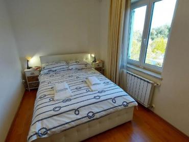 ISTRA PJEŠČANA UVALA / KUĆA SA PROSTRANOM OKUĆNICOM