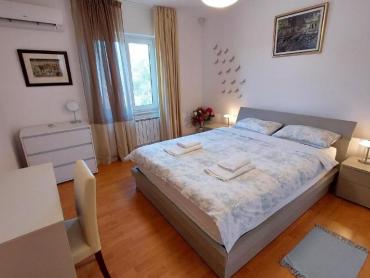 ISTRA PJEŠČANA UVALA / KUĆA SA PROSTRANOM OKUĆNICOM
