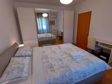 ISTRA PJEŠČANA UVALA / KUĆA SA PROSTRANOM OKUĆNICOM