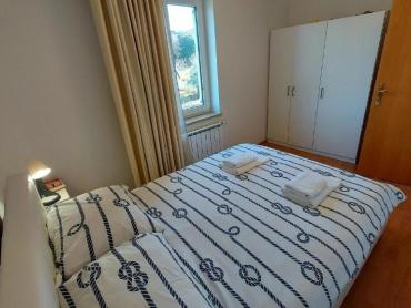 ISTRA PJEŠČANA UVALA / KUĆA SA PROSTRANOM OKUĆNICOM
