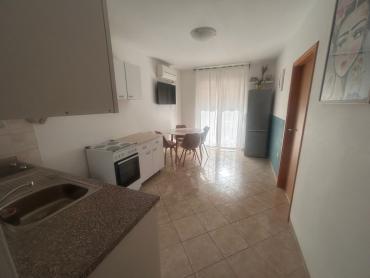 PRILIKA! Dvosoban stan sa pogledom na more-Ližnjan