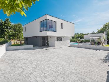 Svetvinčenat, luksuzna vila na odličnoj lokaciji!