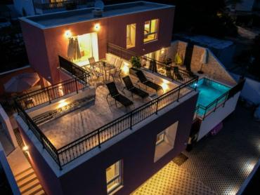 Moderna vila sa bazenom, Marina 