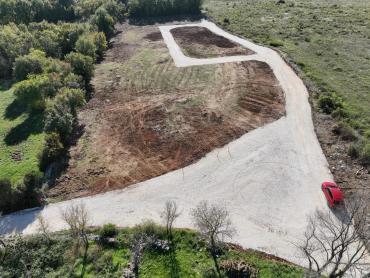 Građevinsko zemljište na kraju mirnog sela