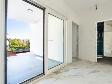 APARTMAN U NOVOGRADNI - PRIZEMLJE S OKUĆNICOM -  ČIŽIĆI 