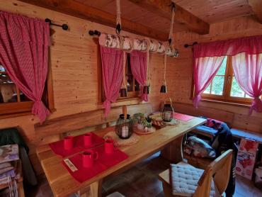 KRALJEVICA VELI DOL VIKENDICA SA OKUĆNICOM