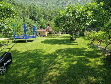 KRALJEVICA VELI DOL VIKENDICA SA OKUĆNICOM