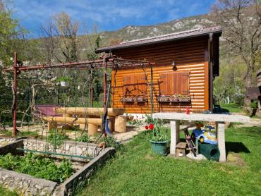 KRALJEVICA VELI DOL VIKENDICA SA OKUĆNICOM