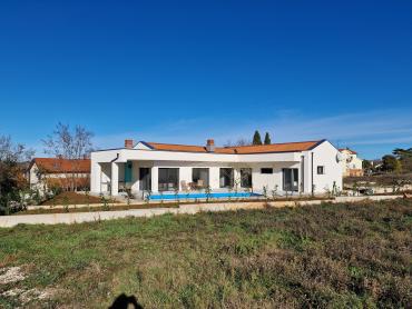 NOVA KUĆA S BAZENOM, POTPUNA PRIVATNOST - BLIZU ROVINJA