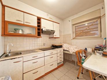 Ekskluzivno! Kuća u centru, konoba, pogled more, vrt