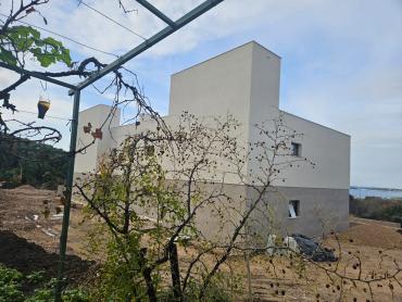 VILA SA UMIRUJUĆIM POGLEDOM
