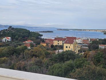 VILA SA UMIRUJUĆIM POGLEDOM