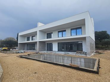 VILA SA UMIRUJUĆIM POGLEDOM