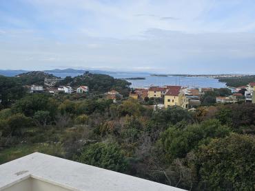 VILA SA UMIRUJUĆIM POGLEDOM