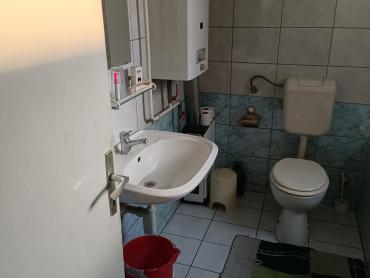 Kuća s poslovnim prostorom