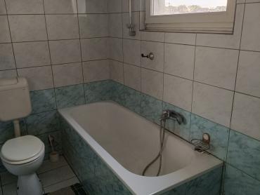 Kuća s poslovnim prostorom