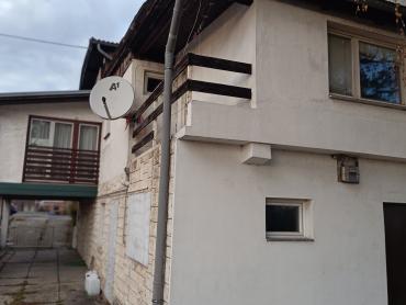 Kuća s poslovnim prostorom
