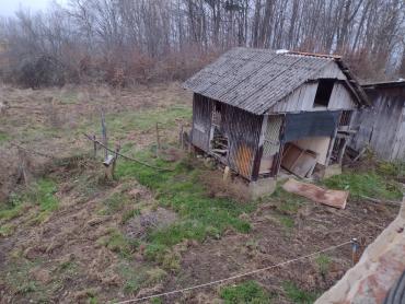 Velika gospodarska zgrada i solidna kuća
