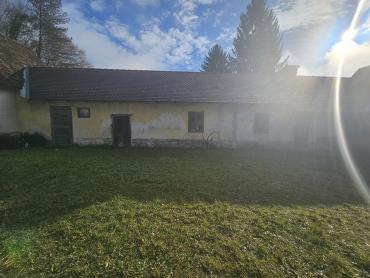 Neopisivno savršeno zemljište sa Kurijom