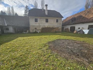 Neopisivno savršeno zemljište sa Kurijom
