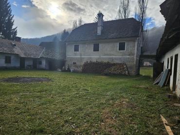 Neopisivno savršeno zemljište sa Kurijom