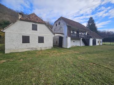 Neopisivno savršeno zemljište sa Kurijom