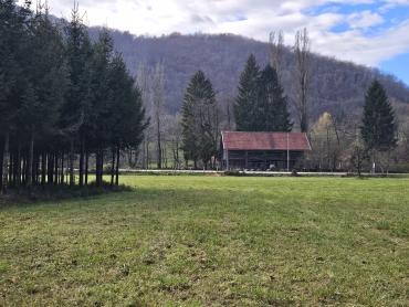 Neopisivno savršeno zemljište sa Kurijom