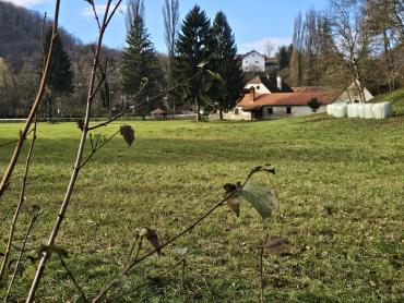 Neopisivno savršeno zemljište sa Kurijom