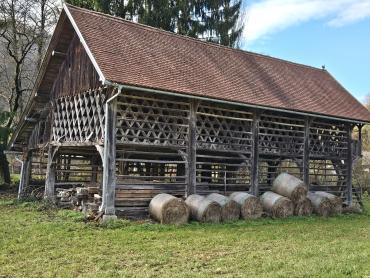 Neopisivno savršeno zemljište sa Kurijom