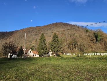 Neopisivno savršeno zemljište sa Kurijom