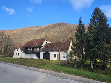 Neopisivno savršeno zemljište sa Kurijom