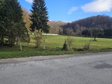Neopisivno savršeno zemljište sa Kurijom