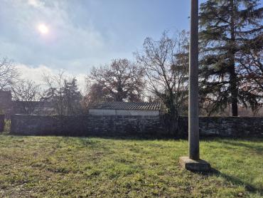 Građevinsko zemljište sa pomoćnom zgradom u okolici Rovinja