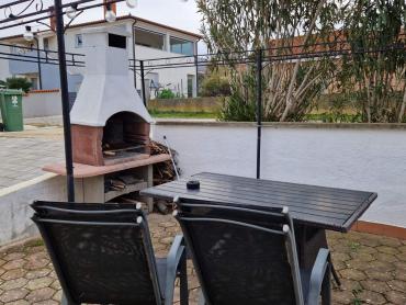 Šarmantan apartman uz obalu u Štinjanu