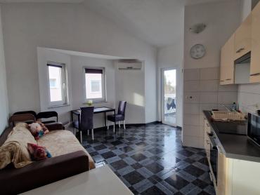 Šarmantan apartman uz obalu u Štinjanu