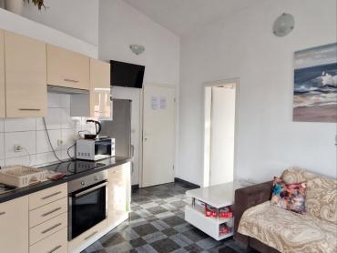 Šarmantan apartman uz obalu u Štinjanu