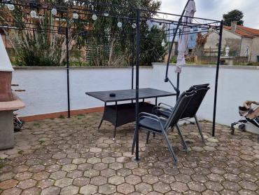 Šarmantan apartman uz obalu u Štinjanu