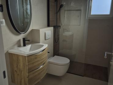 Brodarica - luksuzan trosoban apartman A1