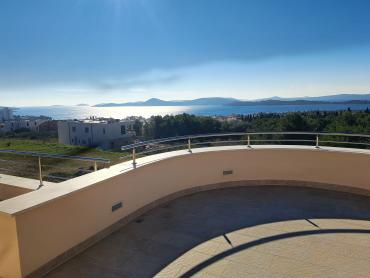 PREKRASNA VILA S BAZENOM I PANORAMSKIM POGLEDOM NA MORE